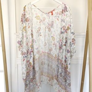 Lightweight floral kimono by C&V Chelsea & Violet